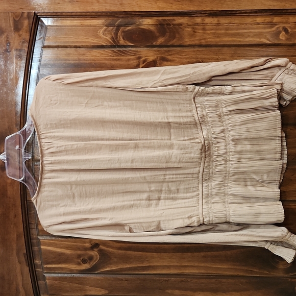 🆕️ Philosophy Cut & Sewn  V Neck Blouse in Latte - Picture 7 of 8